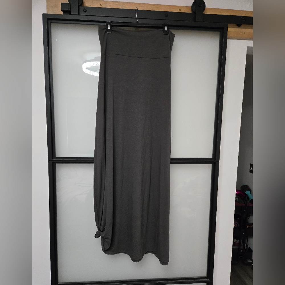 ZENANA GRAY MAXI SKIRT.SZ 1X